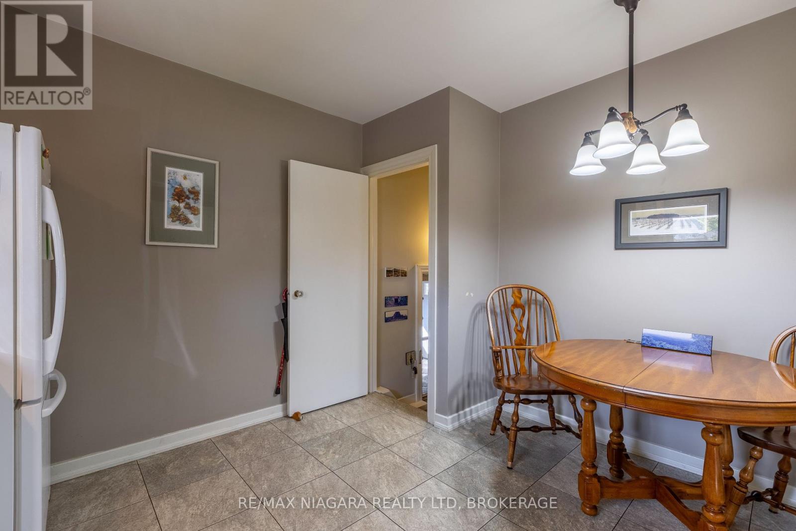 68 Connaught Avenue, Welland, Ontario  L3C 1G5 - Photo 12 - X12691972