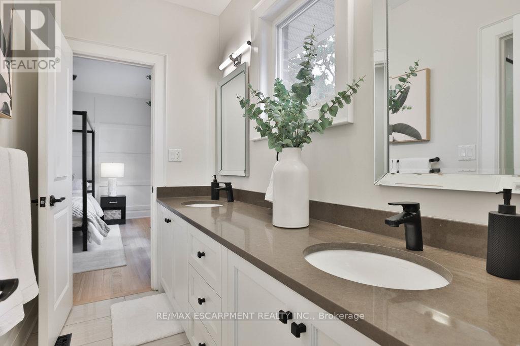 43 Mississauga Road S, Mississauga, Ontario  L5H 2H3 - Photo 30 - W12691568