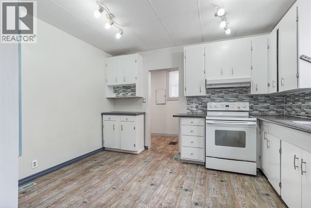 1210 6 Avenue S, Lethbridge, Alberta  T1J 1A4 - Photo 11 - A2277445