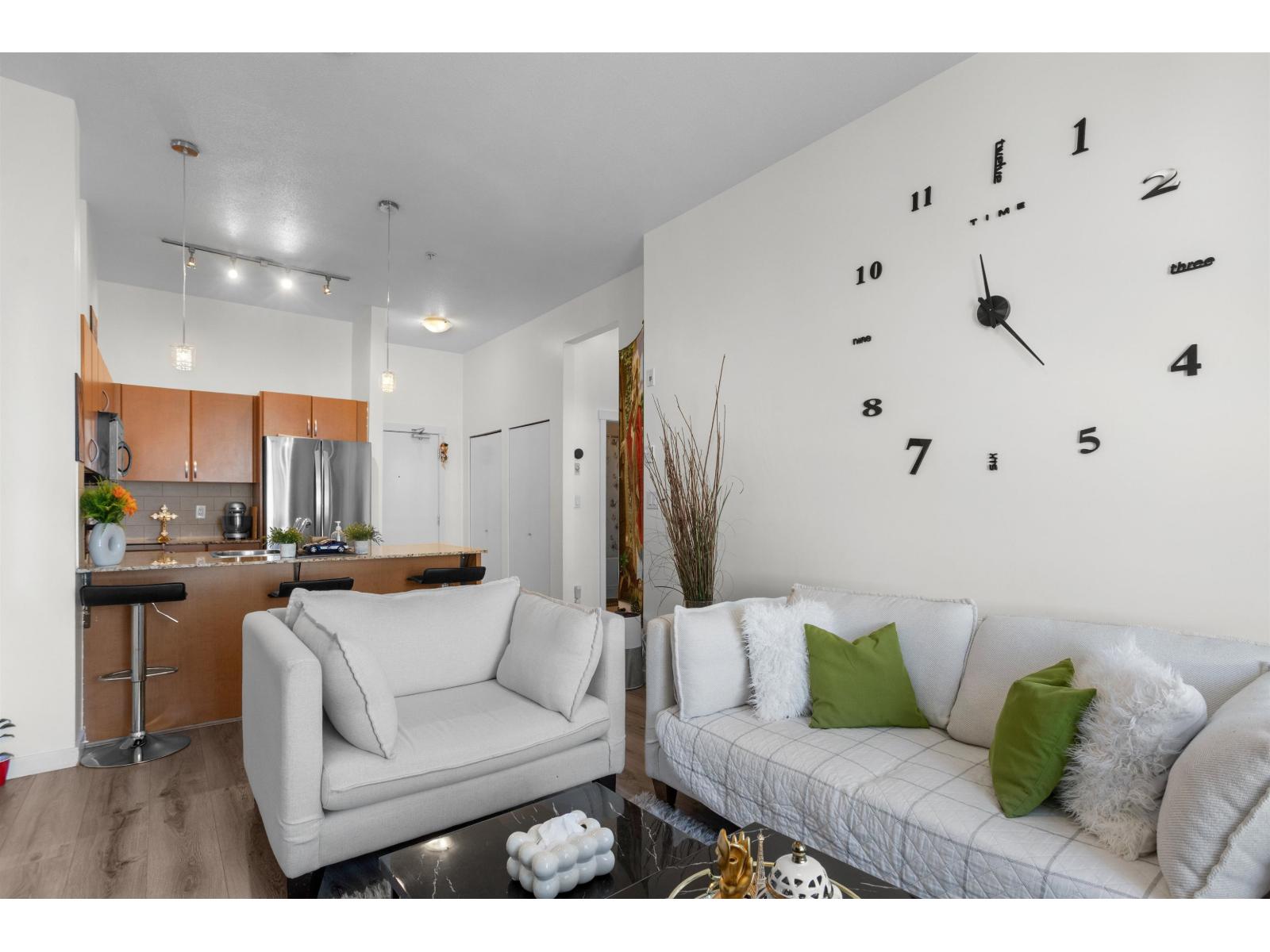 516 13733 107a Avenue, Surrey, British Columbia  V3T 0B7 - Photo 4 - R3075950