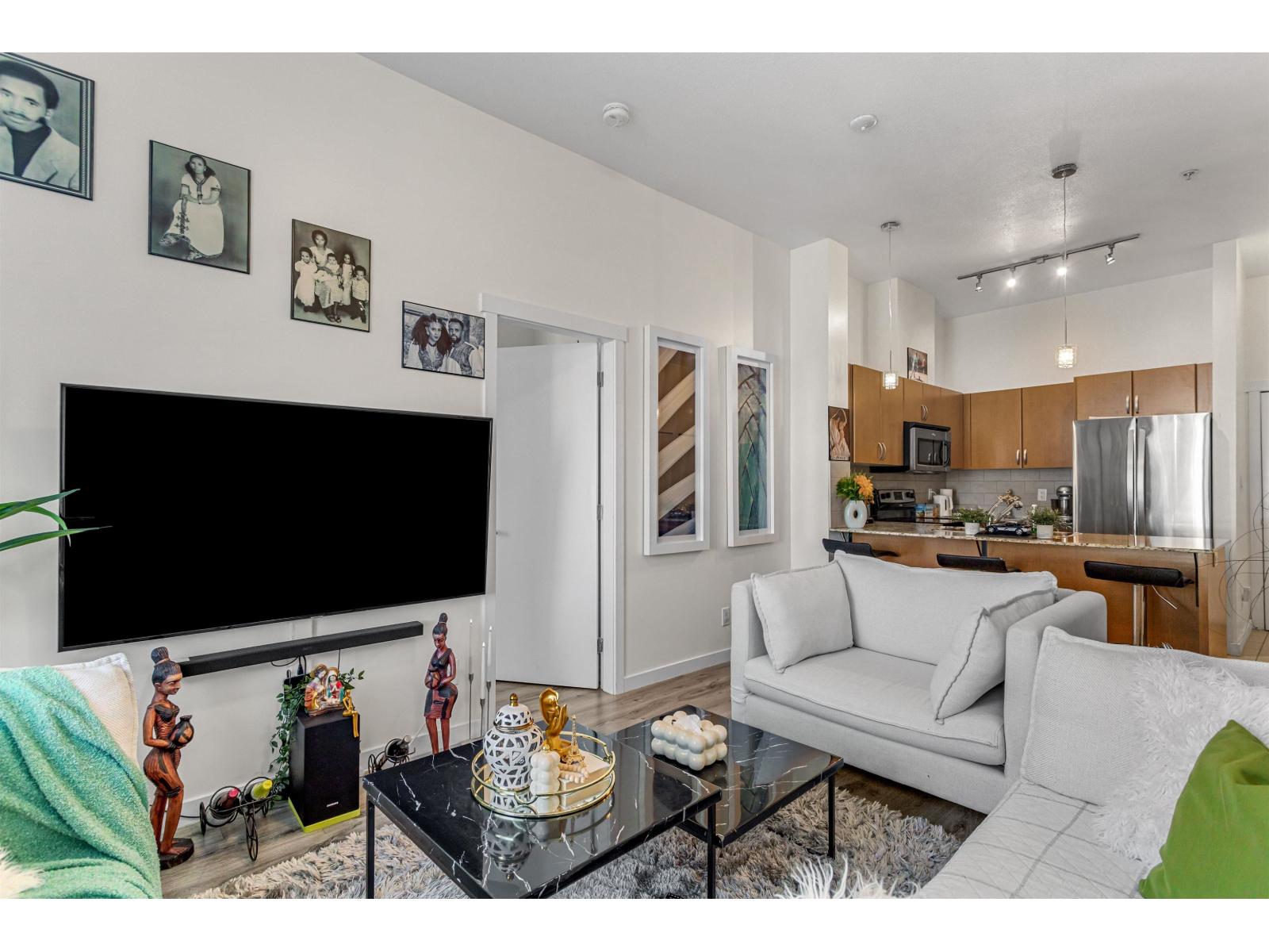 516 13733 107a Avenue, Surrey, British Columbia  V3T 0B7 - Photo 6 - R3075950