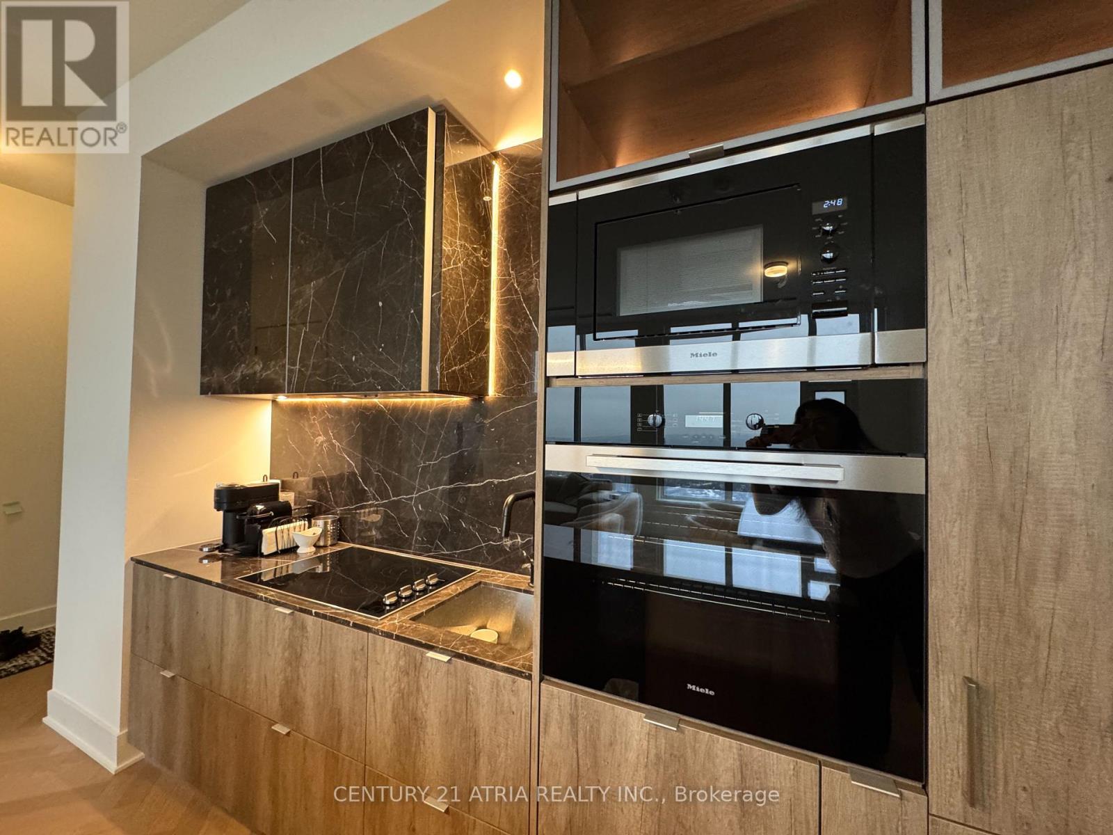 Lph6405 - 11 Yorkville Avenue, Toronto, Ontario  M4W 0B7 - Photo 3 - C12691976