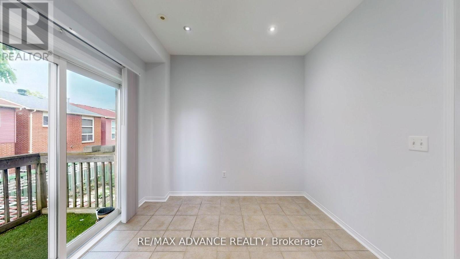 46 Wyper Square, Toronto, Ontario  M1S 0B3 - Photo 10 - E12691872