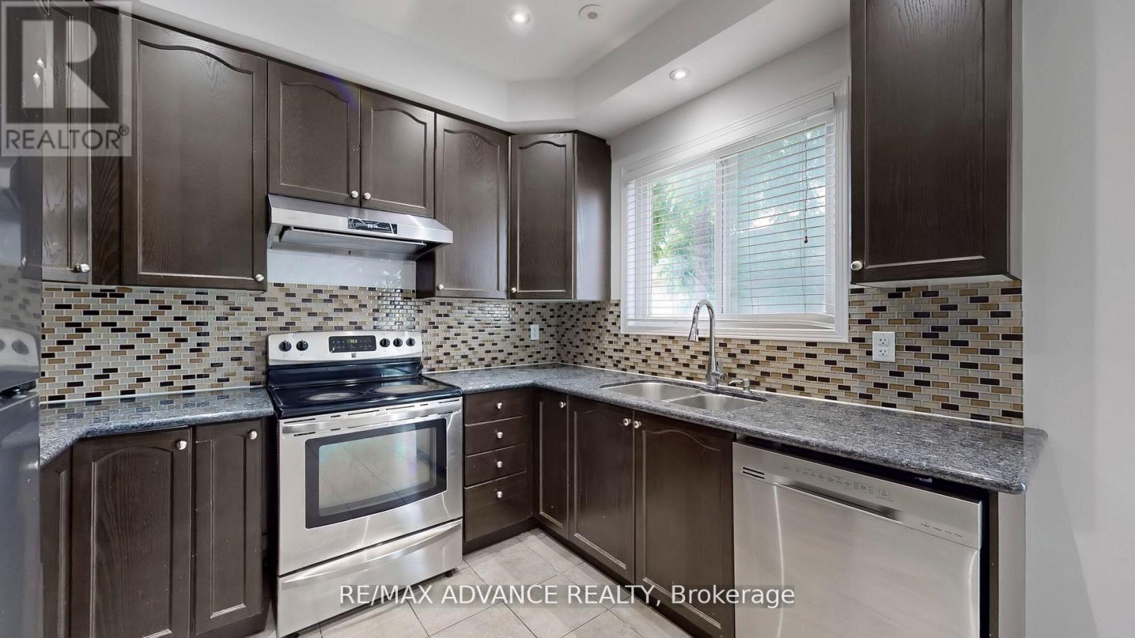 46 Wyper Square, Toronto, Ontario  M1S 0B3 - Photo 7 - E12691872