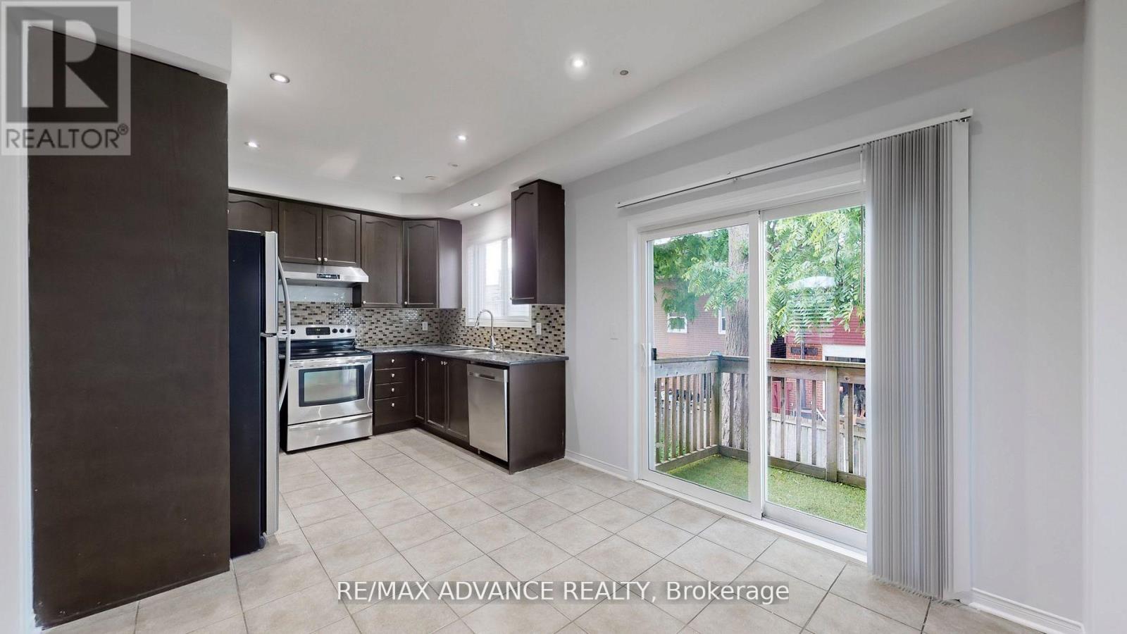 46 Wyper Square, Toronto, Ontario  M1S 0B3 - Photo 8 - E12691872