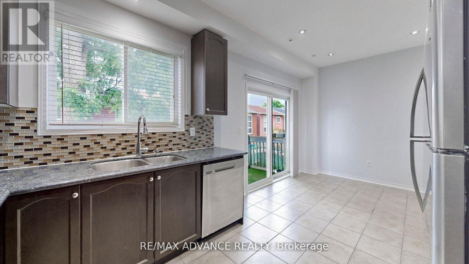 46 Wyper Square, Toronto, Ontario  M1S 0B3 - Photo 9 - E12691872