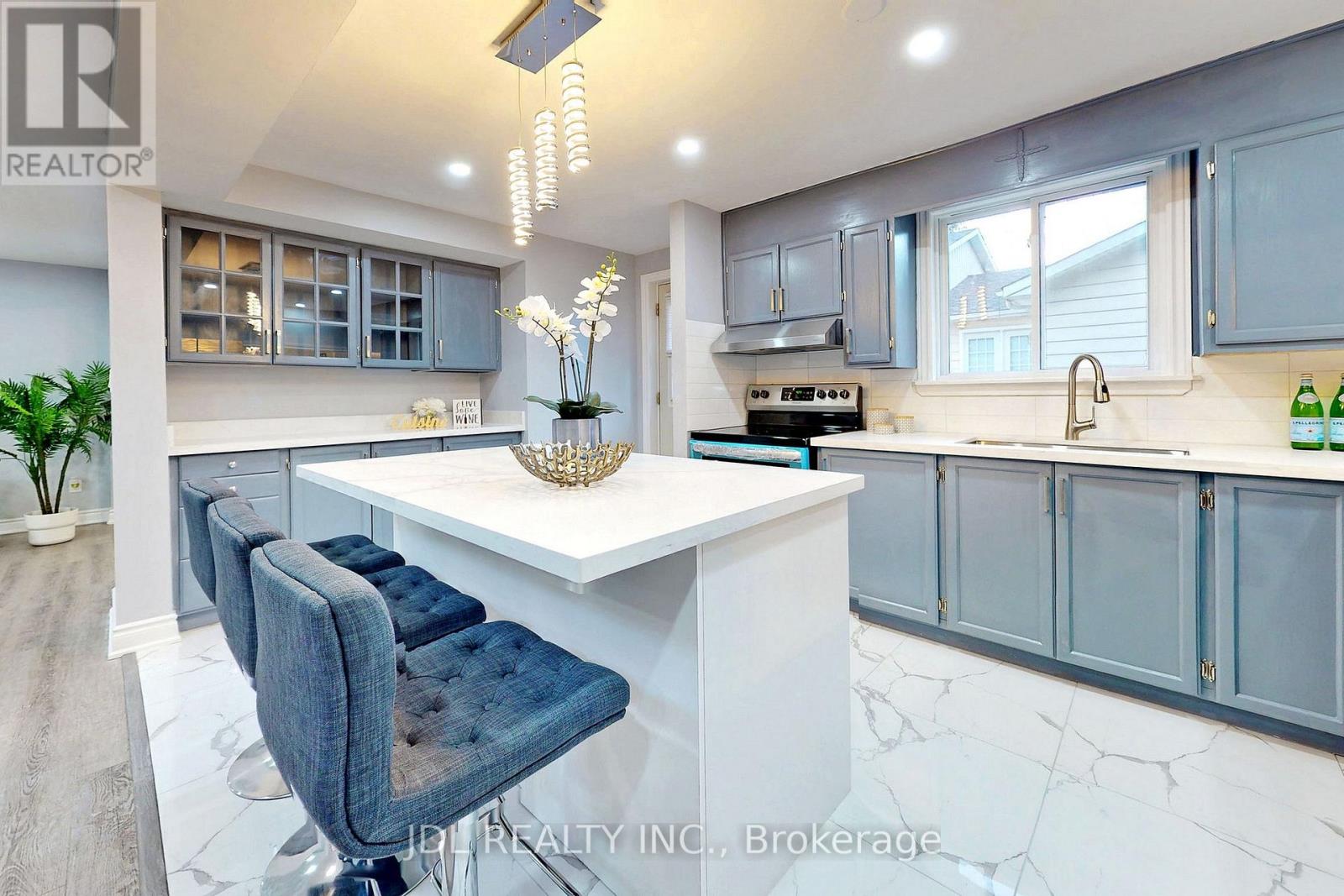 180 Olde Bayview Avenue, Richmond Hill, Ontario  L4E 3C6 - Photo 10 - N12691826