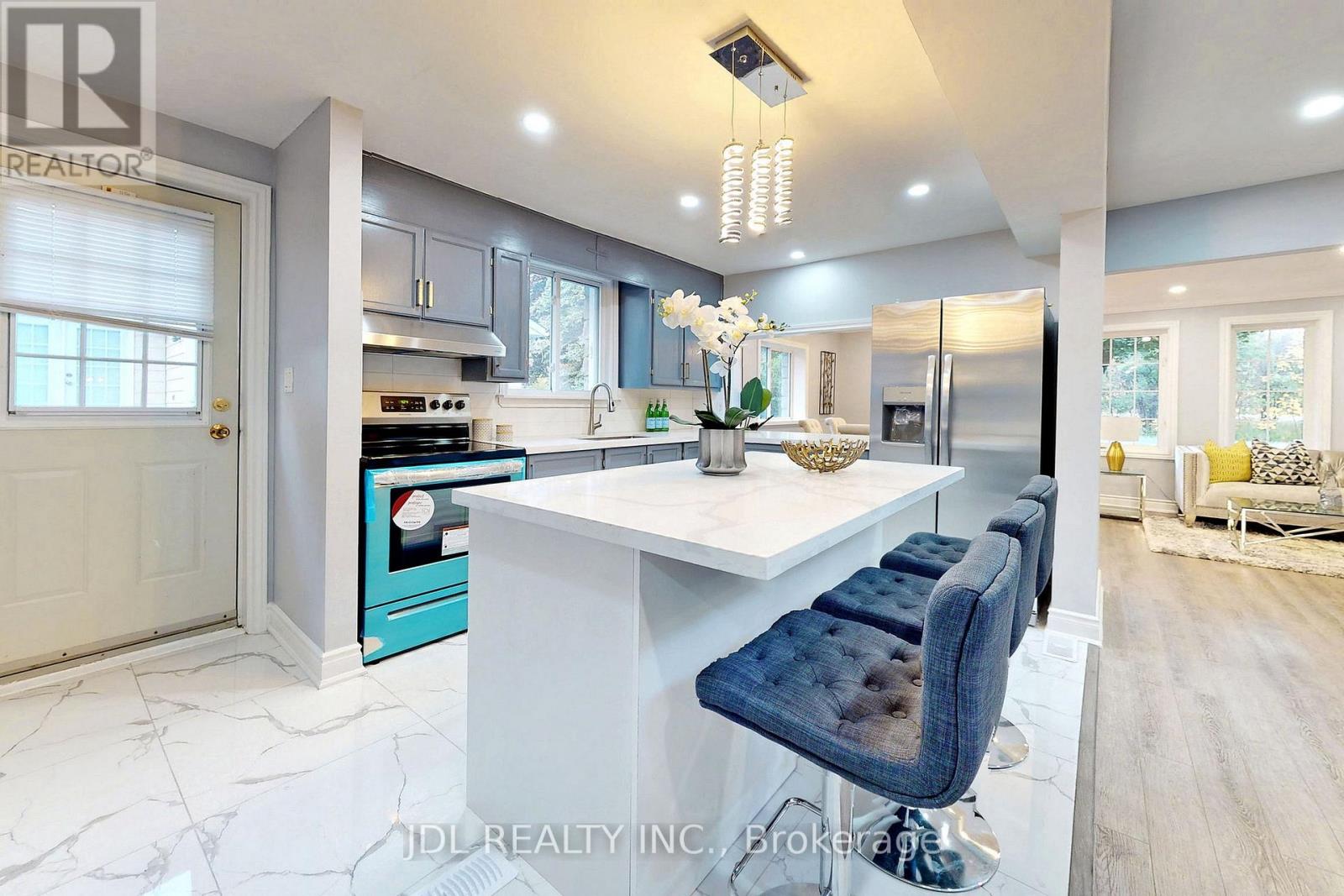 180 Olde Bayview Avenue, Richmond Hill, Ontario  L4E 3C6 - Photo 11 - N12691826