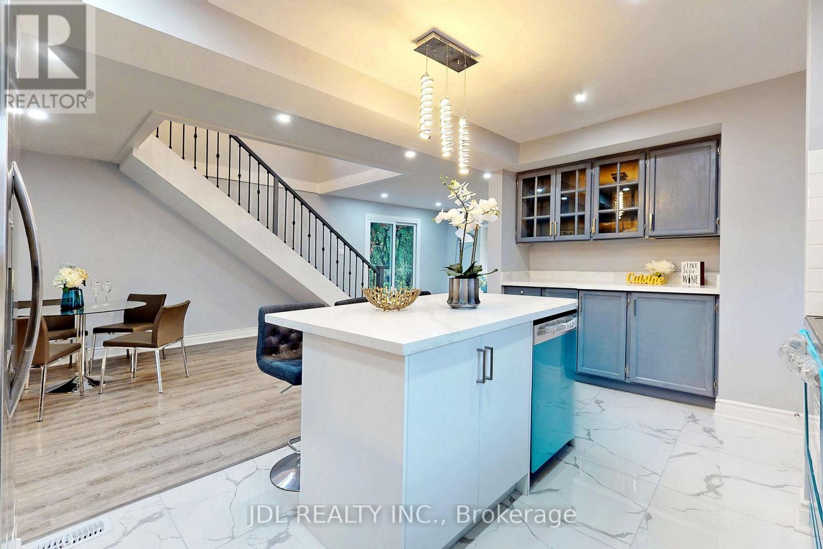 180 Olde Bayview Avenue, Richmond Hill, Ontario  L4E 3C6 - Photo 13 - N12691826