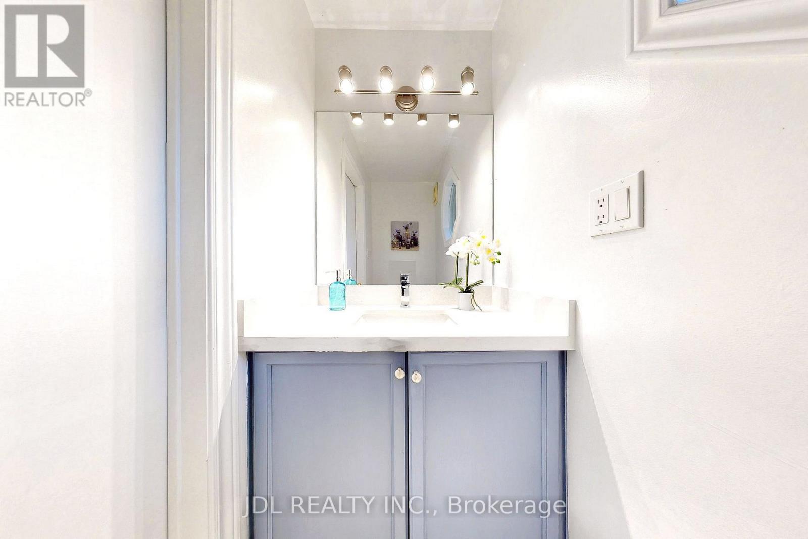 180 Olde Bayview Avenue, Richmond Hill, Ontario  L4E 3C6 - Photo 15 - N12691826