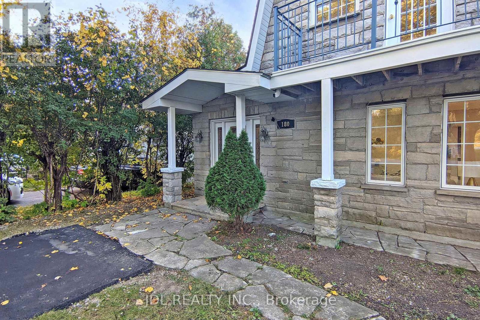 180 Olde Bayview Avenue, Richmond Hill, Ontario  L4E 3C6 - Photo 2 - N12691826