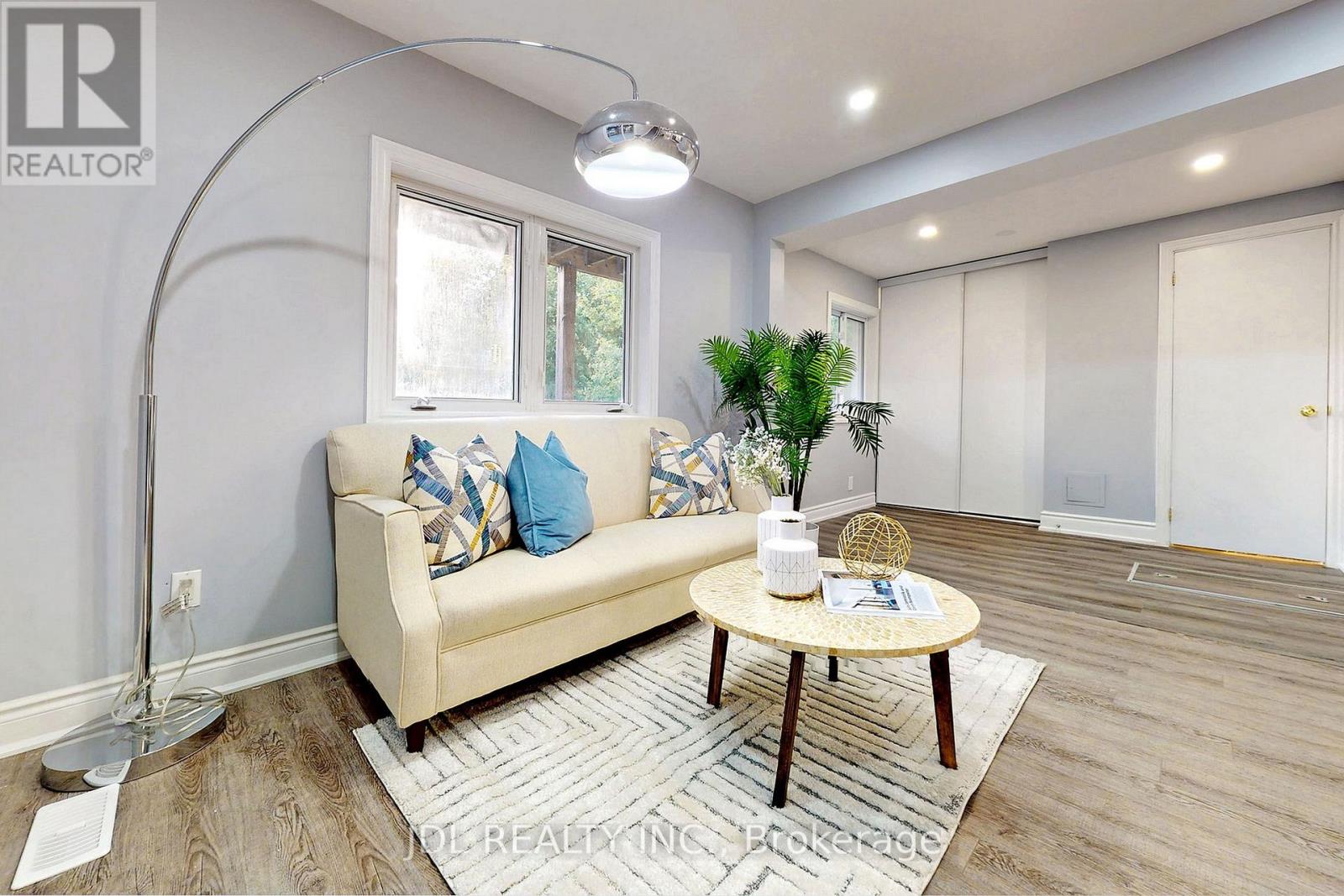 180 Olde Bayview Avenue, Richmond Hill, Ontario  L4E 3C6 - Photo 8 - N12691826