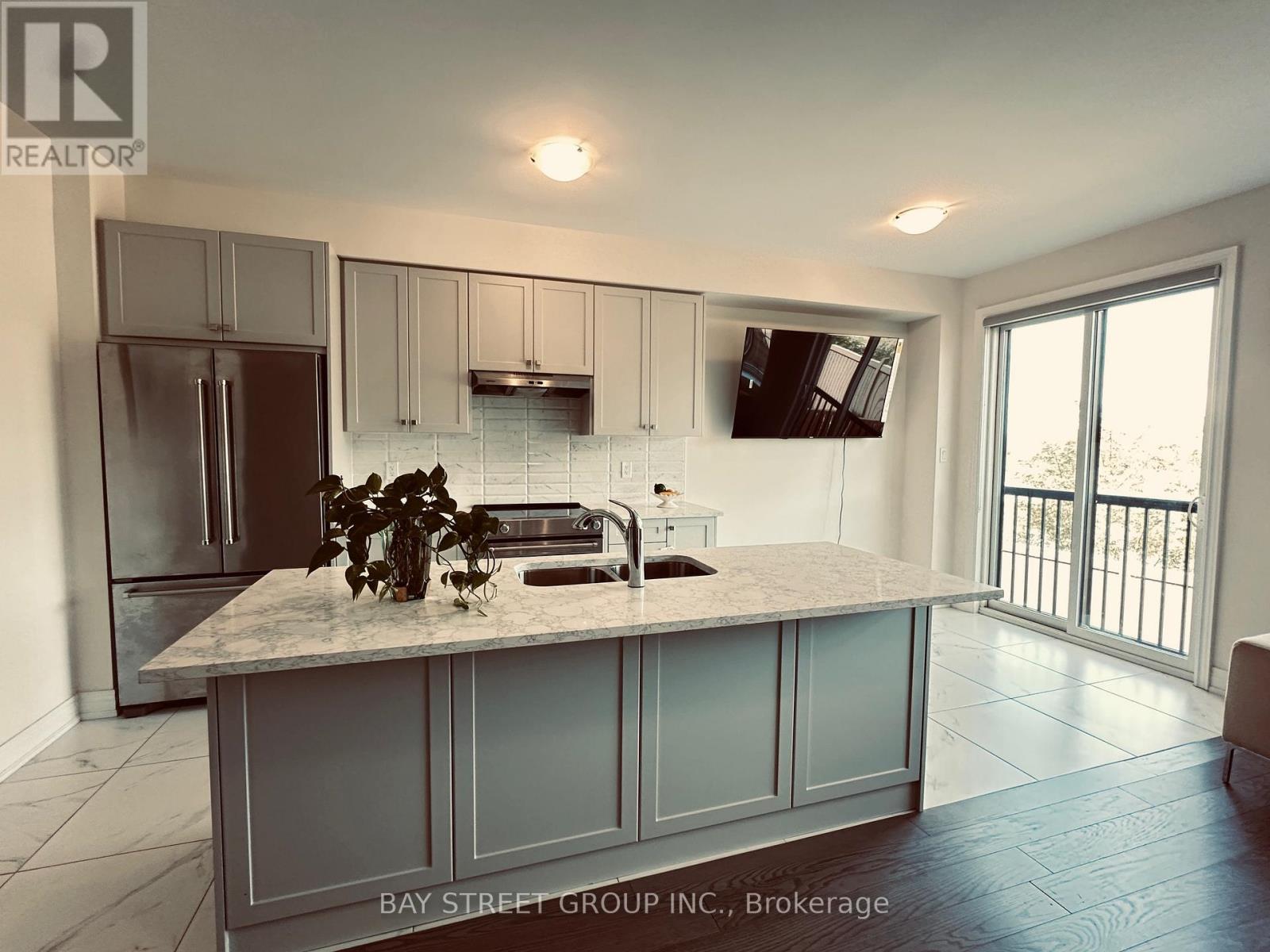 32 Hercules Club Drive, Richmond Hill, Ontario  L4E 1K7 - Photo 2 - N12691846