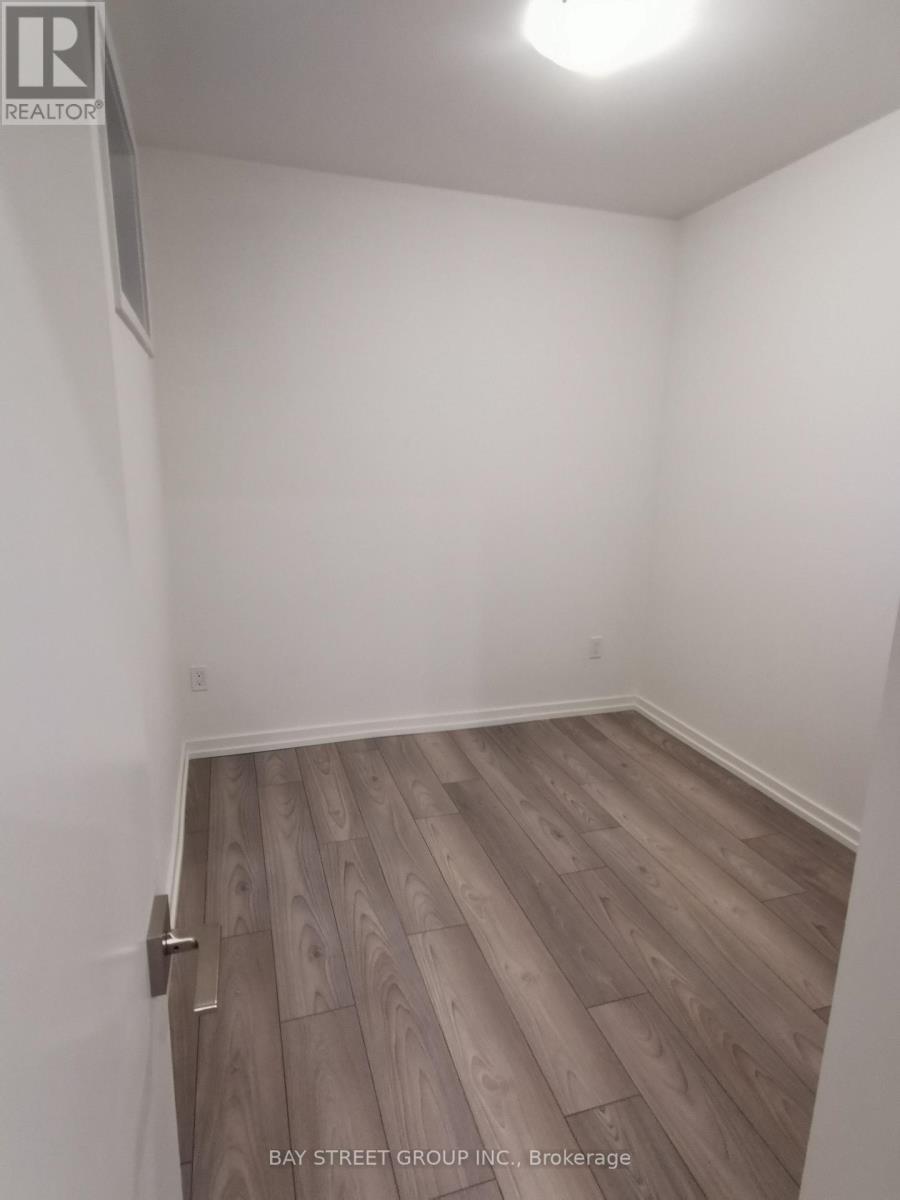 10 - 26 Lytham Green Circle, Newmarket, Ontario  L3Y 0H5 - Photo 10 - N12691908