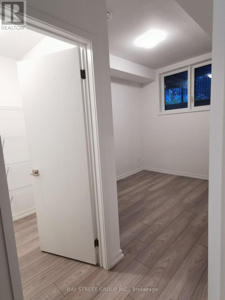 10 - 26 Lytham Green Circle, Newmarket, Ontario  L3Y 0H5 - Photo 11 - N12691908