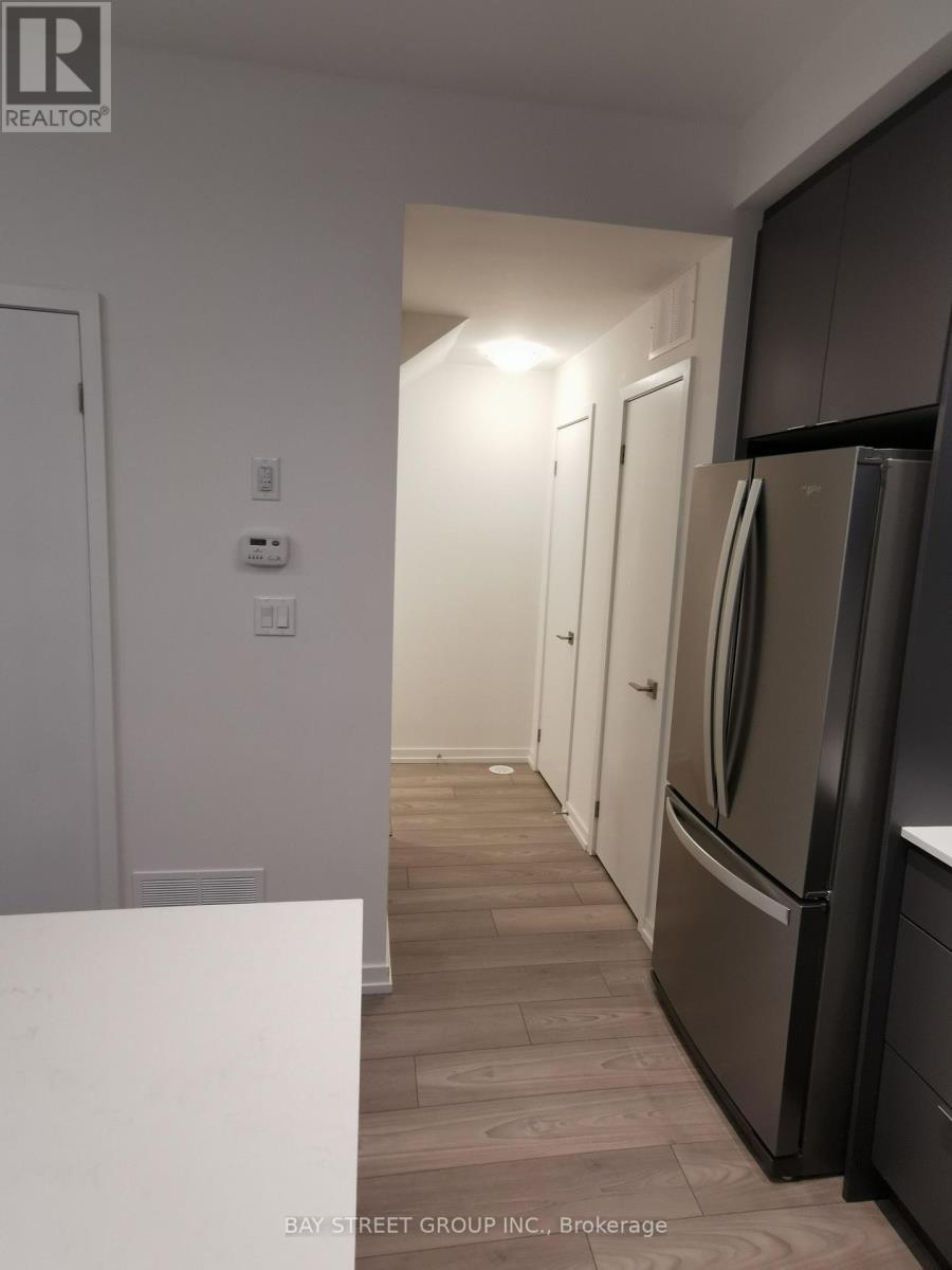 10 - 26 Lytham Green Circle, Newmarket, Ontario  L3Y 0H5 - Photo 5 - N12691908