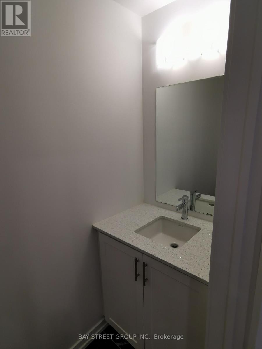 10 - 26 Lytham Green Circle, Newmarket, Ontario  L3Y 0H5 - Photo 6 - N12691908