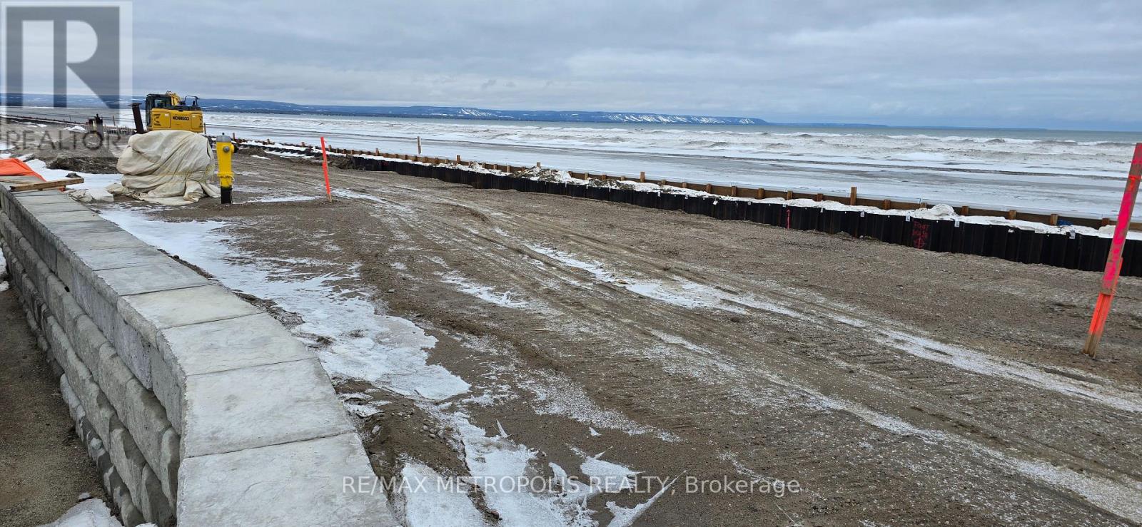 9 - 10 Main Street, Wasaga Beach, Ontario  L9Z 2K3 - Photo 3 - S12691888