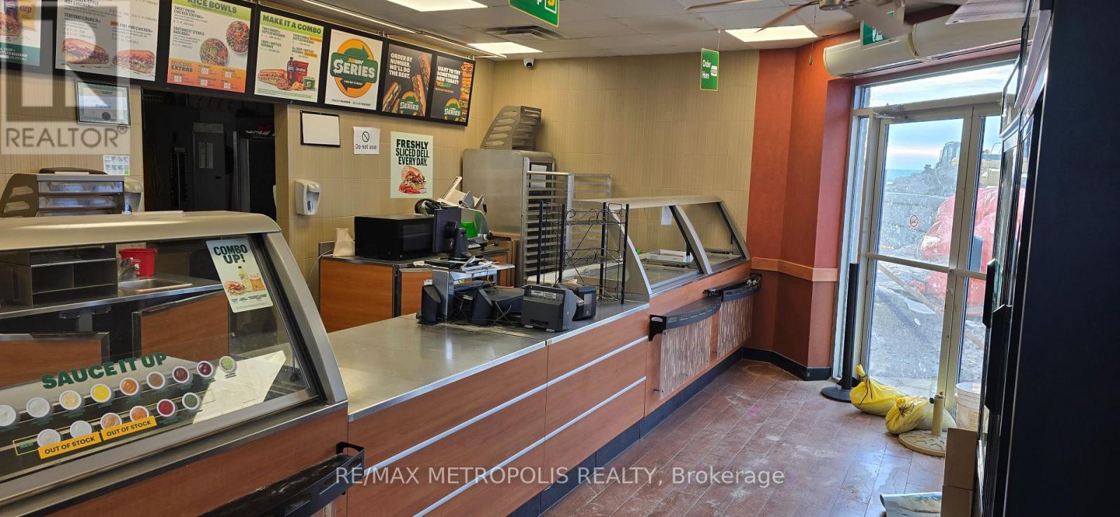 A - 10 Main Street, Wasaga Beach, Ontario  L9Z 2K3 - Photo 5 - S12691890