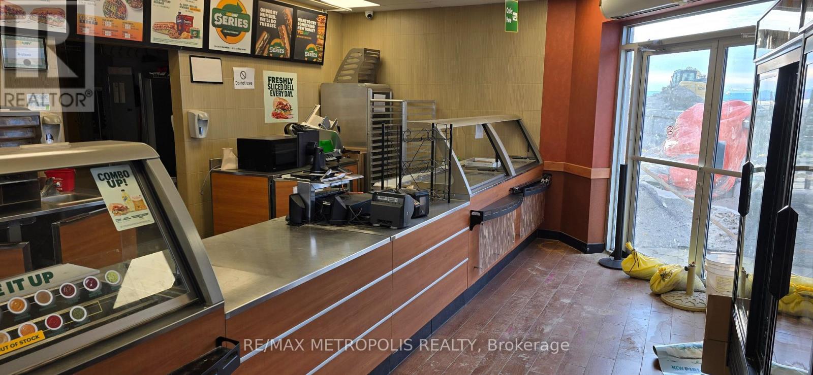 A - 10 Main Street, Wasaga Beach, Ontario  L9Z 2K3 - Photo 6 - S12691890