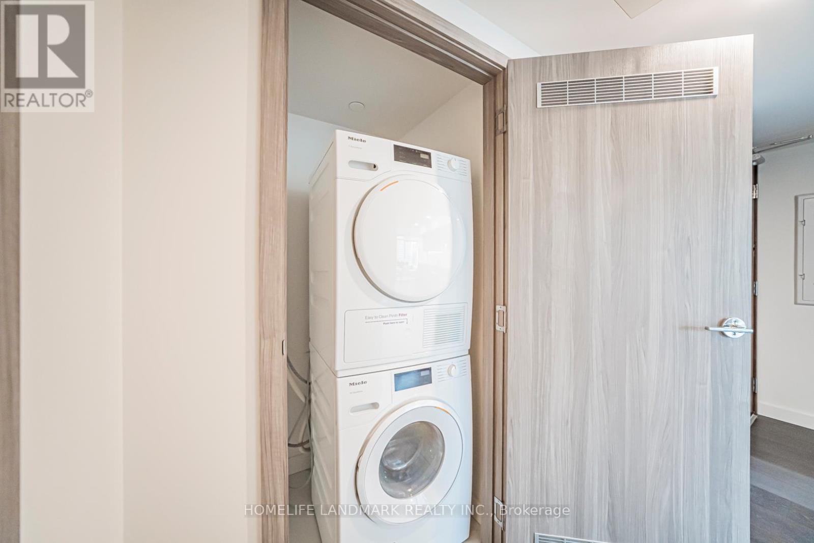 2315 - 1 Concord Cityplace Way, Toronto, Ontario  M5V 0X3 - Photo 30 - C12596426