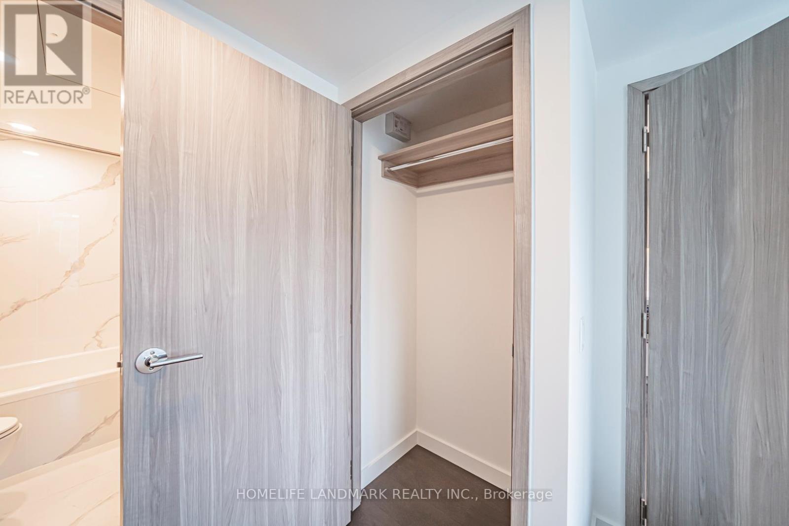 2315 - 1 Concord Cityplace Way, Toronto, Ontario  M5V 0X3 - Photo 39 - C12596426