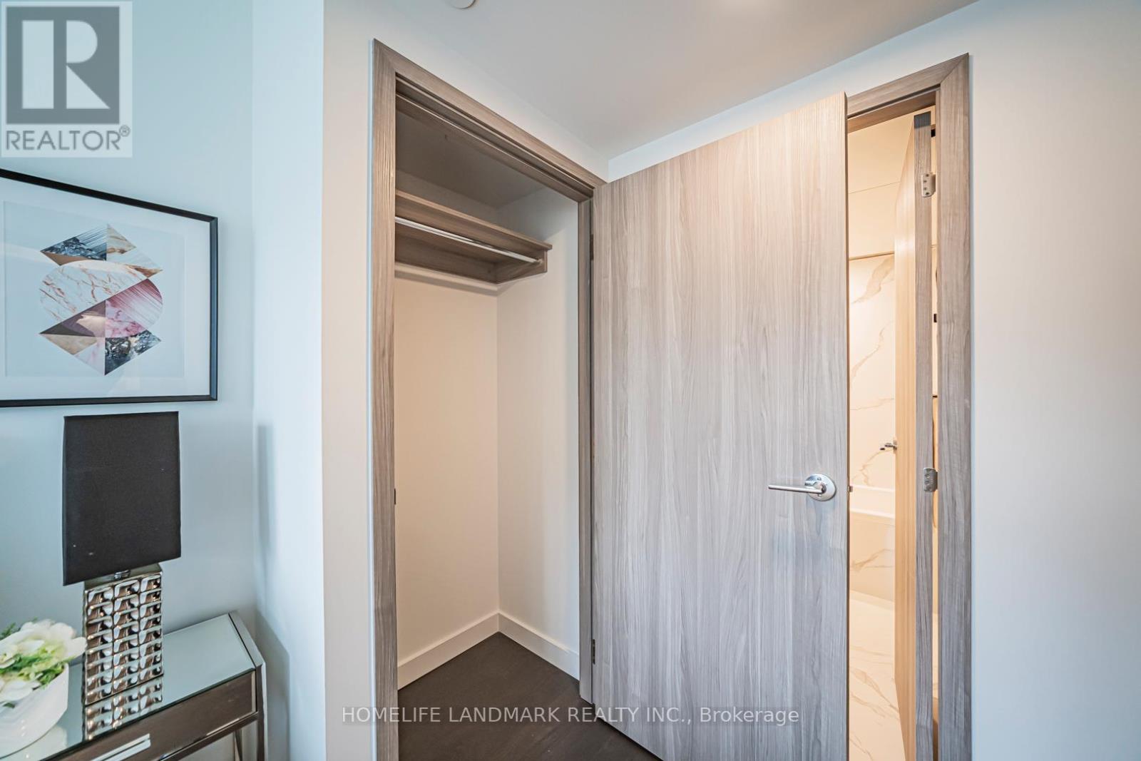 2315 - 1 Concord Cityplace Way, Toronto, Ontario  M5V 0X3 - Photo 37 - C12596426