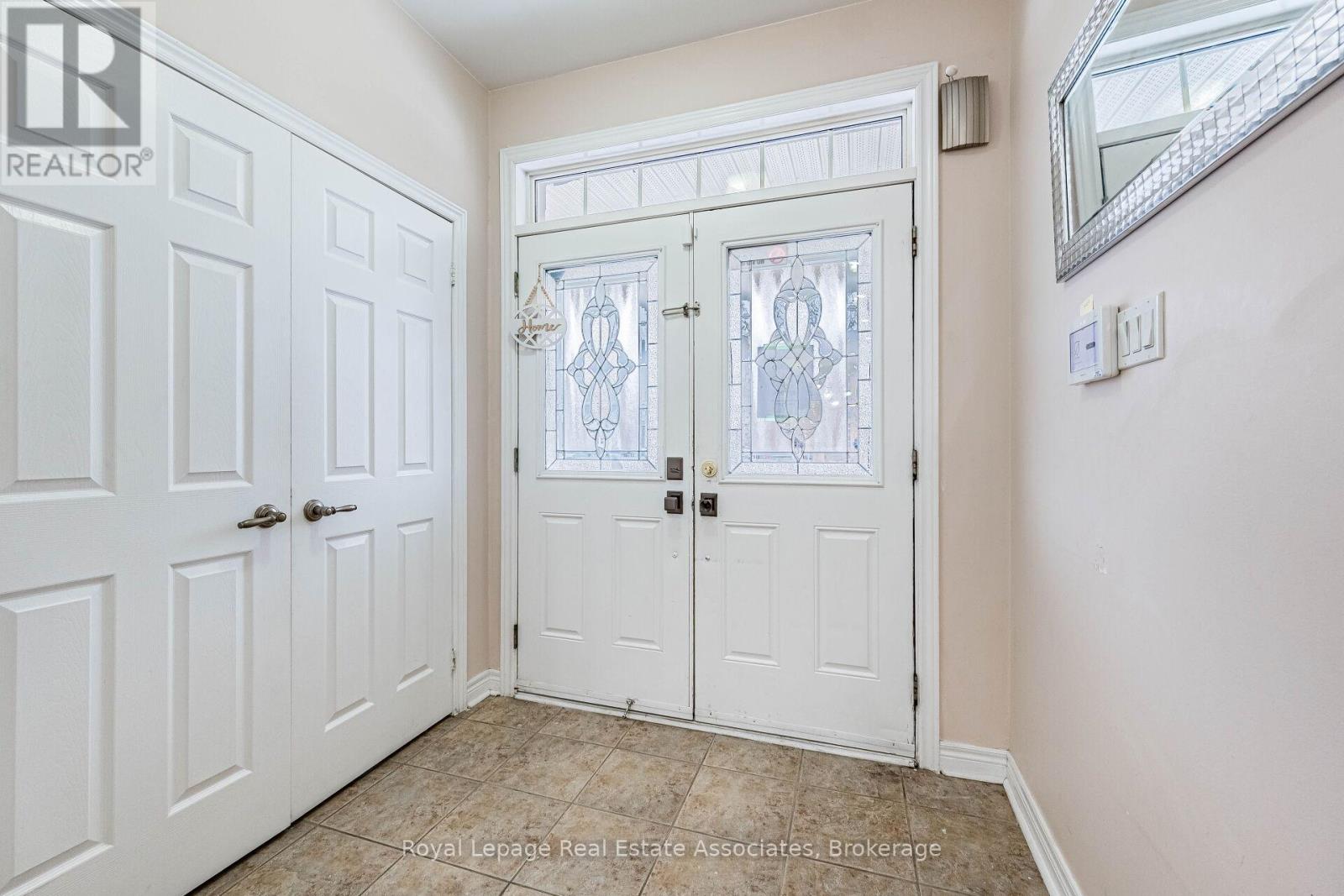 116 Everingham Circle, Brampton, Ontario  L6R 0R9 - Photo 3 - W12687882