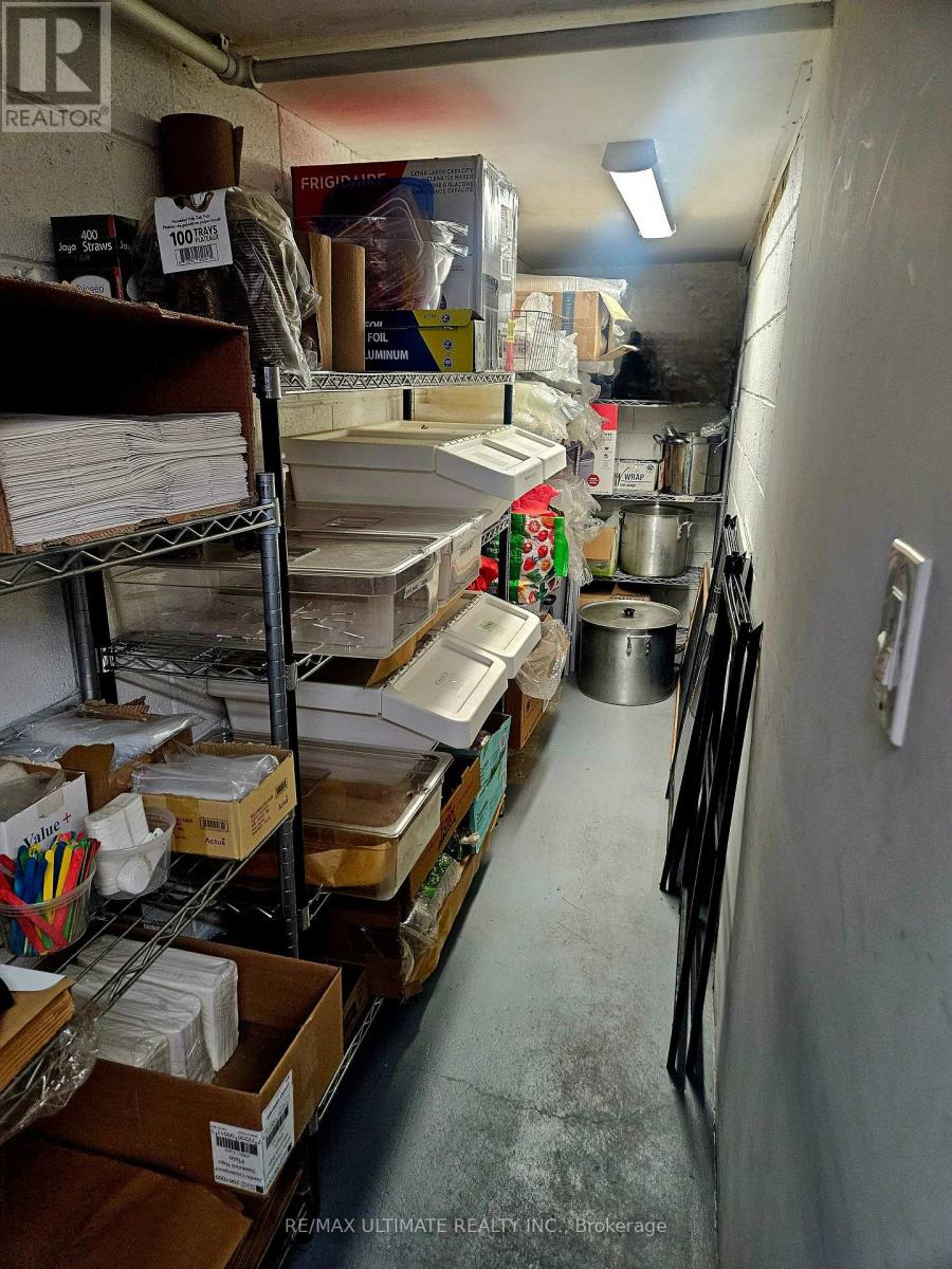 215 Lakeshore Road E, Mississauga, Ontario  L5G 1G5 - Photo 6 - W12366789