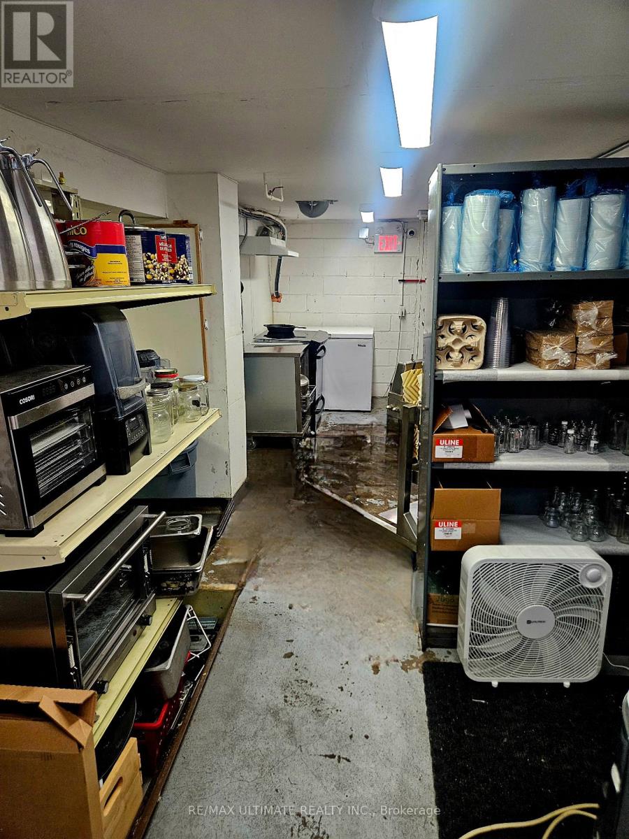 215 Lakeshore Road E, Mississauga, Ontario  L5G 1G5 - Photo 7 - W12366789