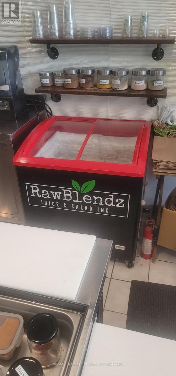 215 Lakeshore Road E, Mississauga, Ontario  L5G 1G5 - Photo 3 - W12366789