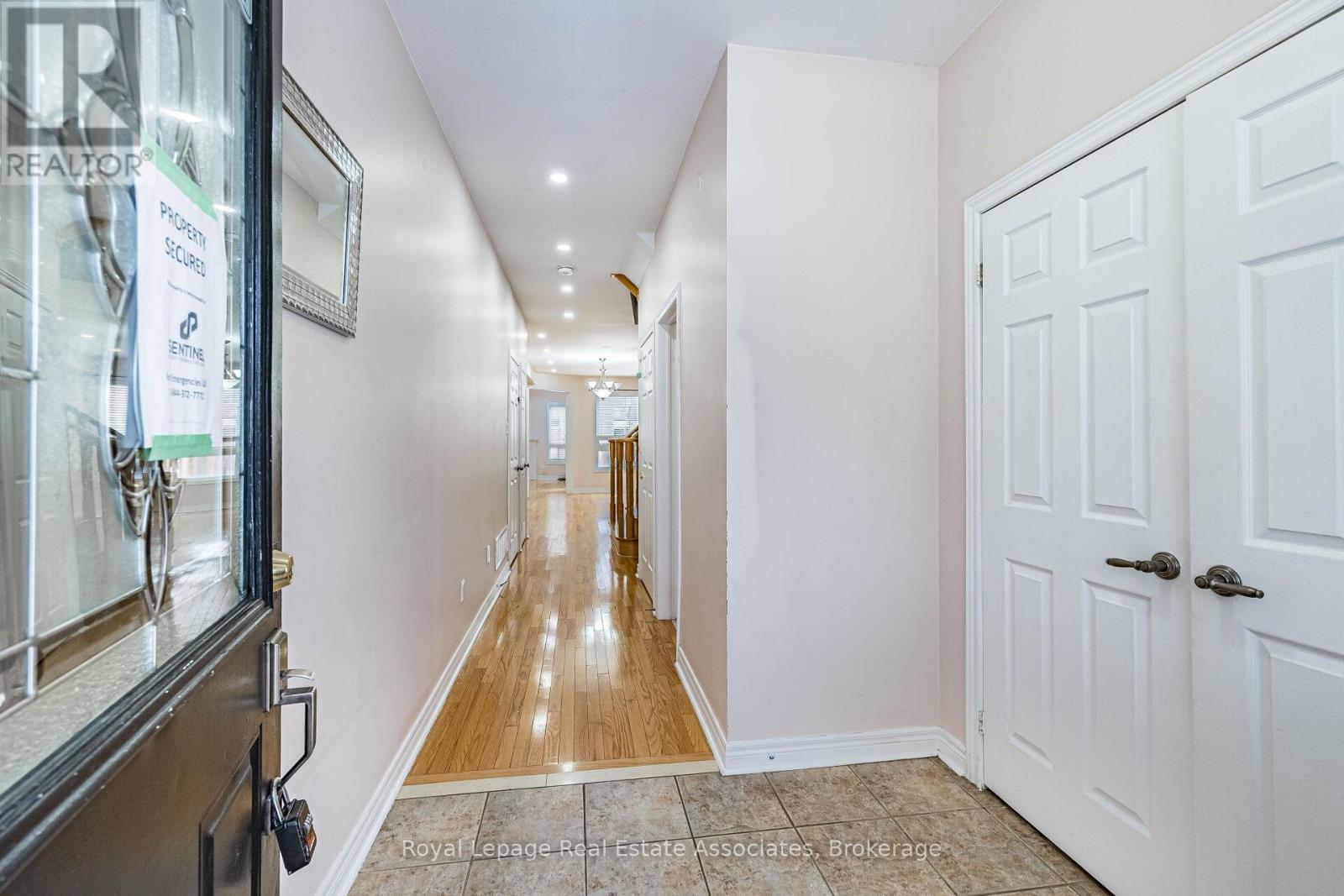 116 Everingham Circle, Brampton, Ontario  L6R 0R9 - Photo 4 - W12687882