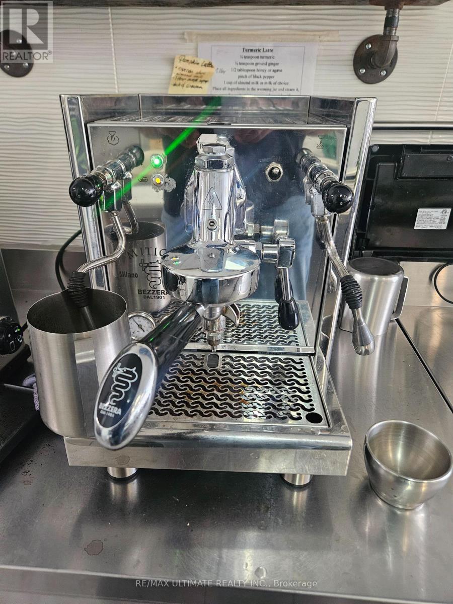 215 Lakeshore Road E, Mississauga, Ontario  L5G 1G5 - Photo 4 - W12366789