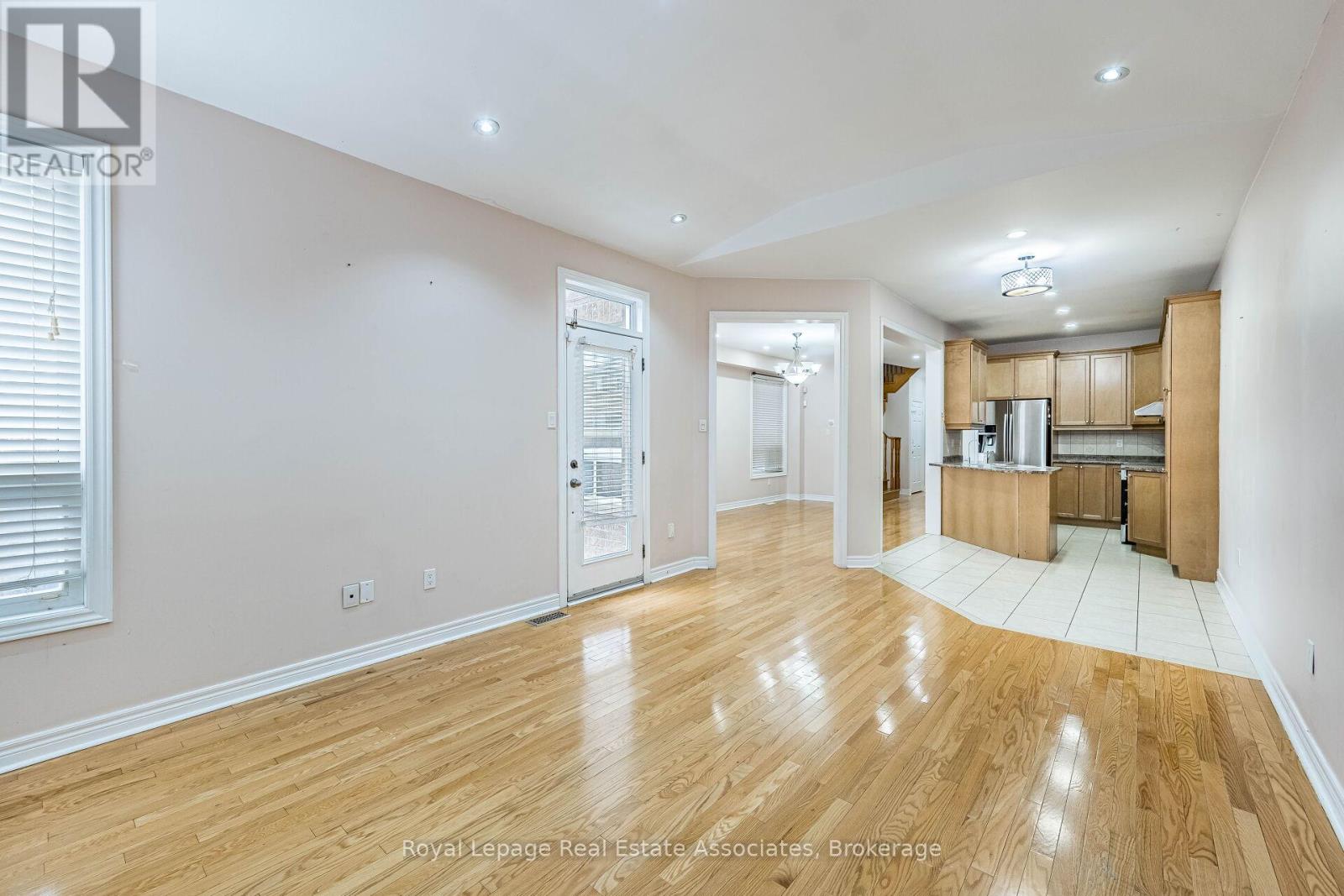 116 Everingham Circle, Brampton, Ontario  L6R 0R9 - Photo 5 - W12687882