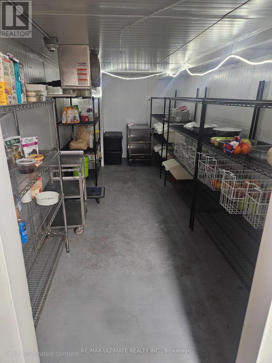 215 Lakeshore Road E, Mississauga, Ontario  L5G 1G5 - Photo 9 - W12366789