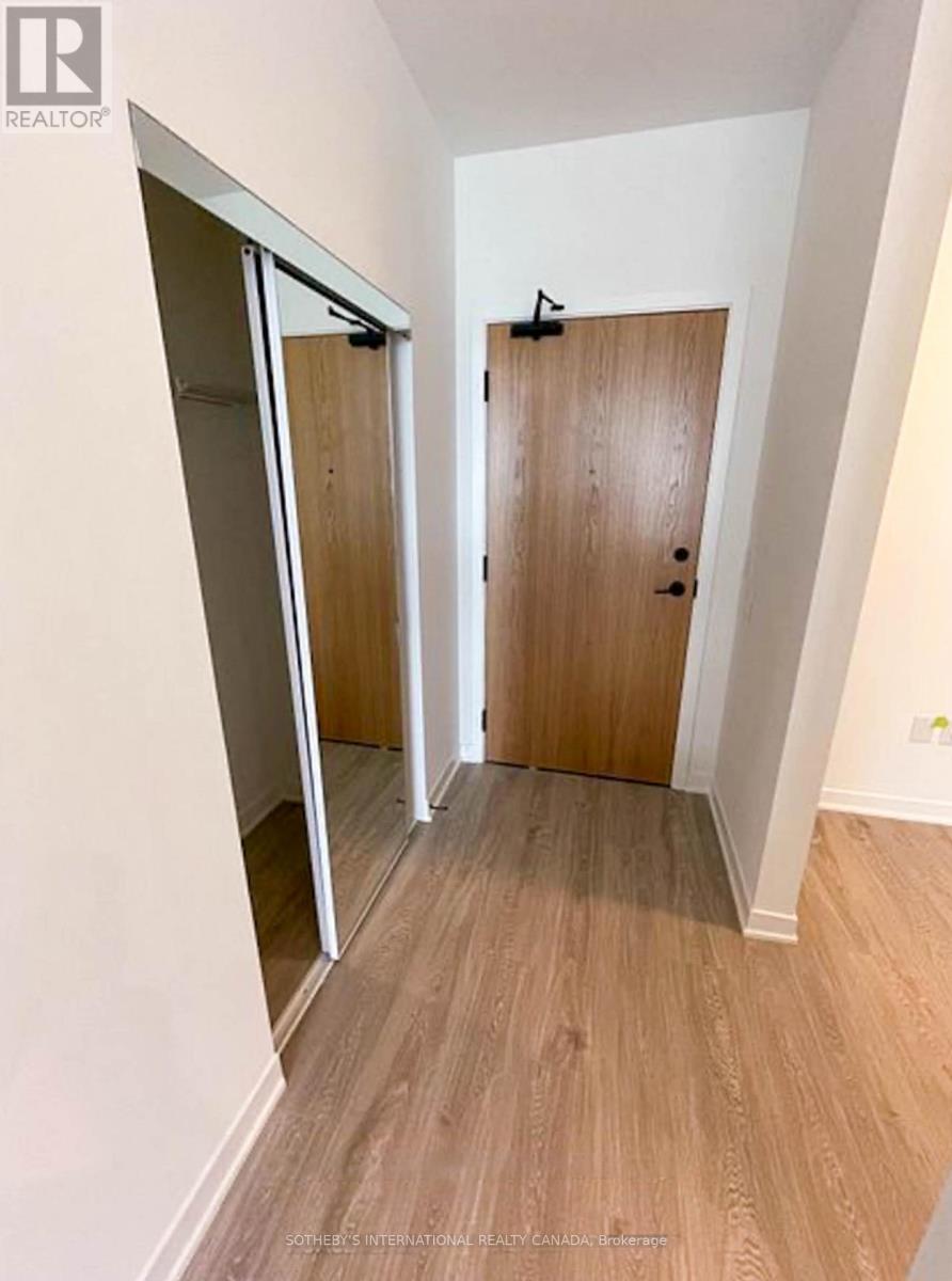 2495 Eglinton Avenue, Mississauga (Central Erin Mills), Ontario  L5M 2V8 - Photo 3 - W12691880