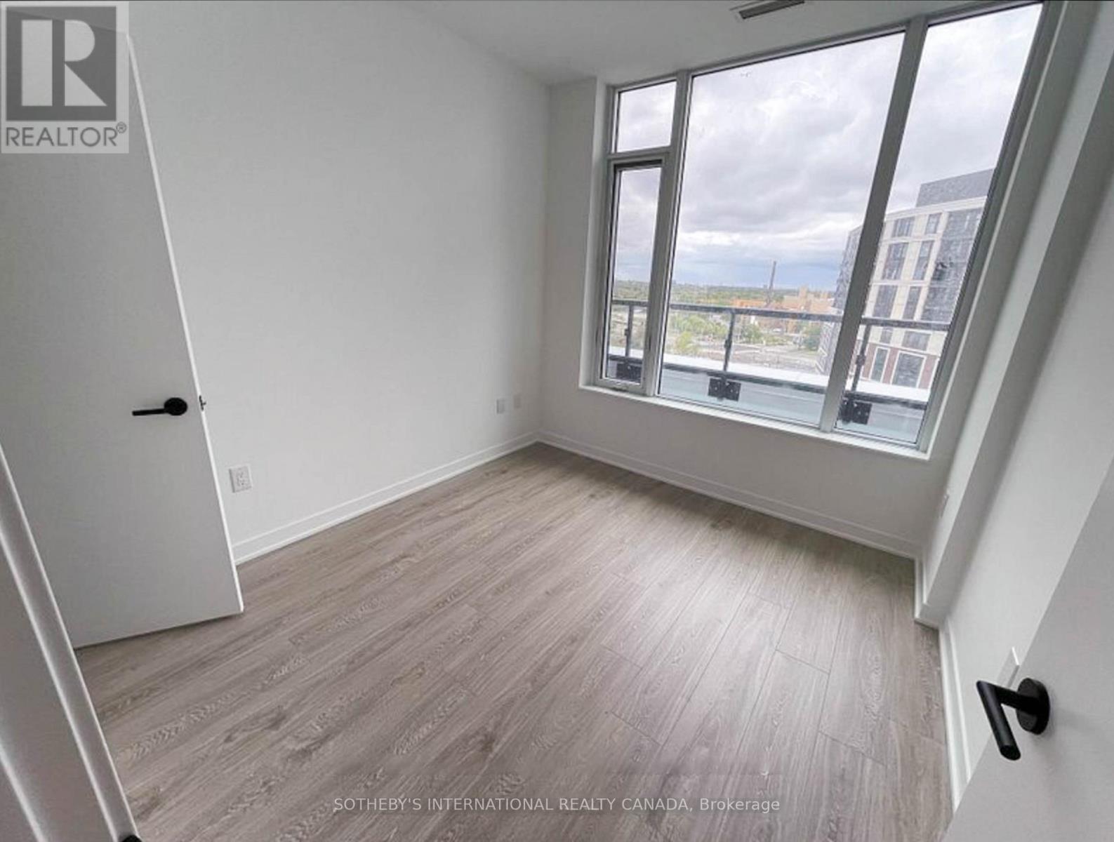 2495 Eglinton Avenue, Mississauga (Central Erin Mills), Ontario  L5M 2V8 - Photo 5 - W12691880