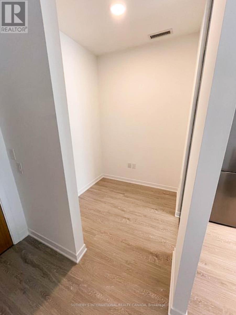 2495 Eglinton Avenue, Mississauga (Central Erin Mills), Ontario  L5M 2V8 - Photo 8 - W12691880