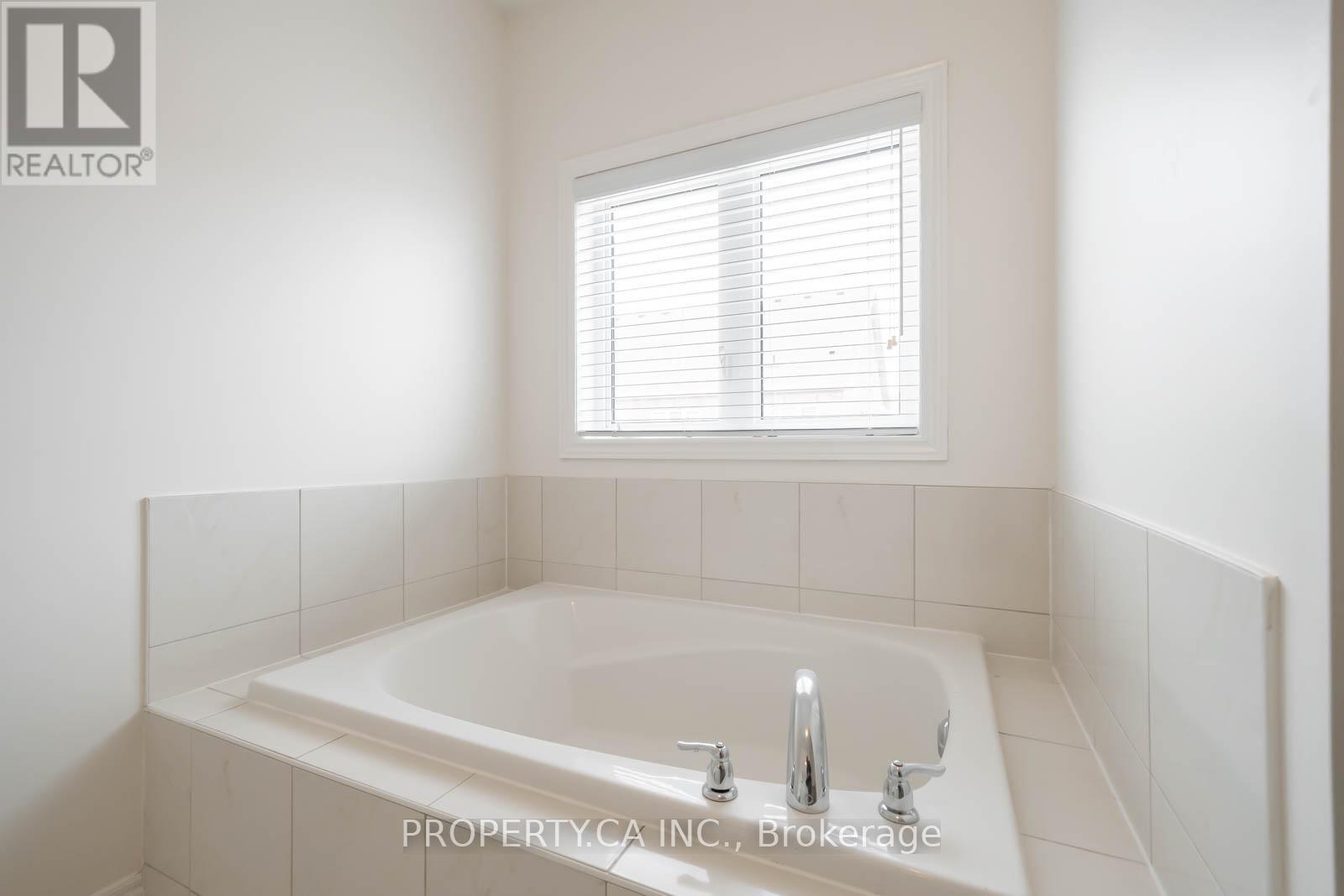 Upper - 8 Cavesson Road, Brampton (Northwest Brampton), Ontario  L7A 4E3 - Photo 27 - W12691906