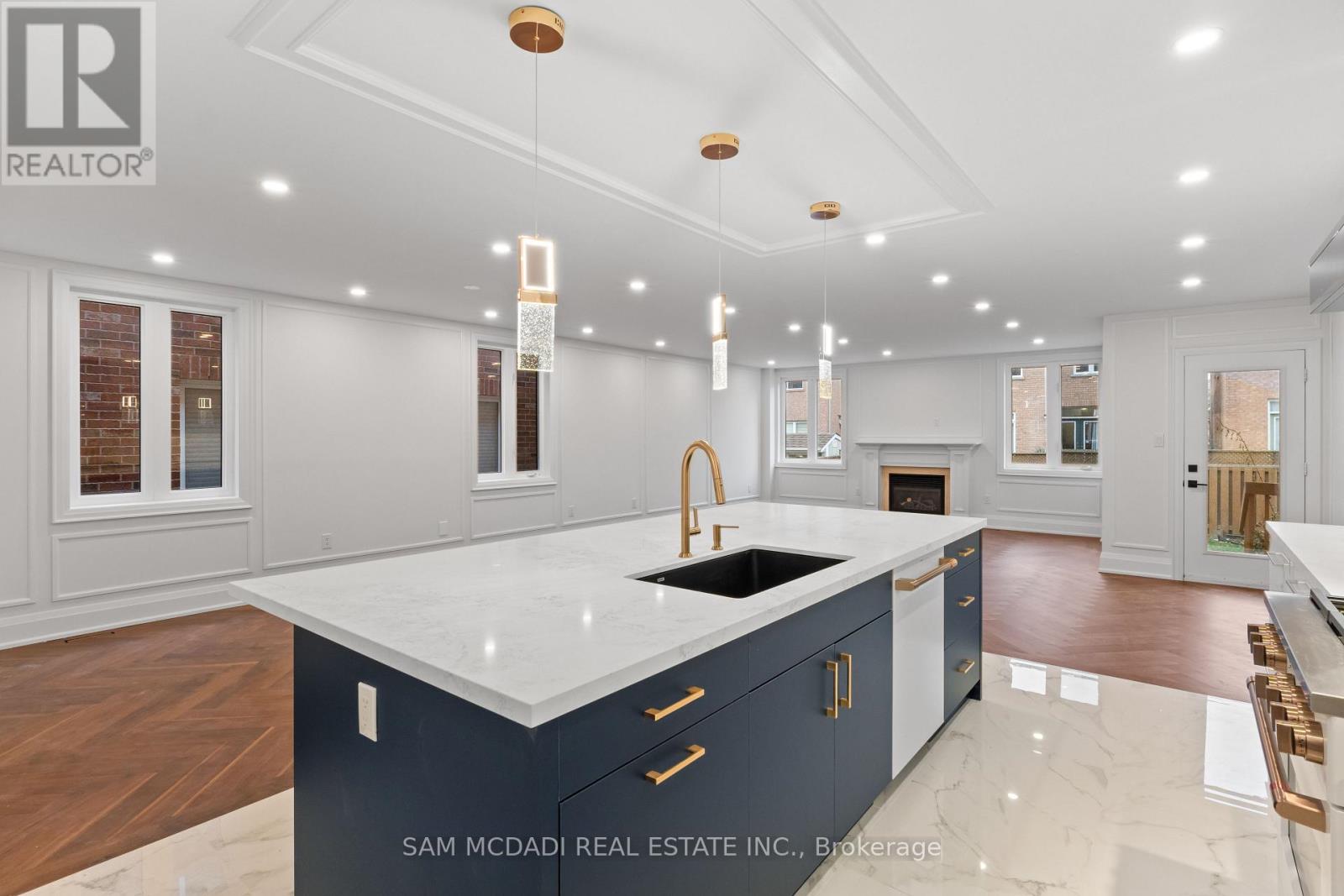 5180 Littlebend Drive, Mississauga, Ontario  L5M 8B6 - Photo 10 - W12691910