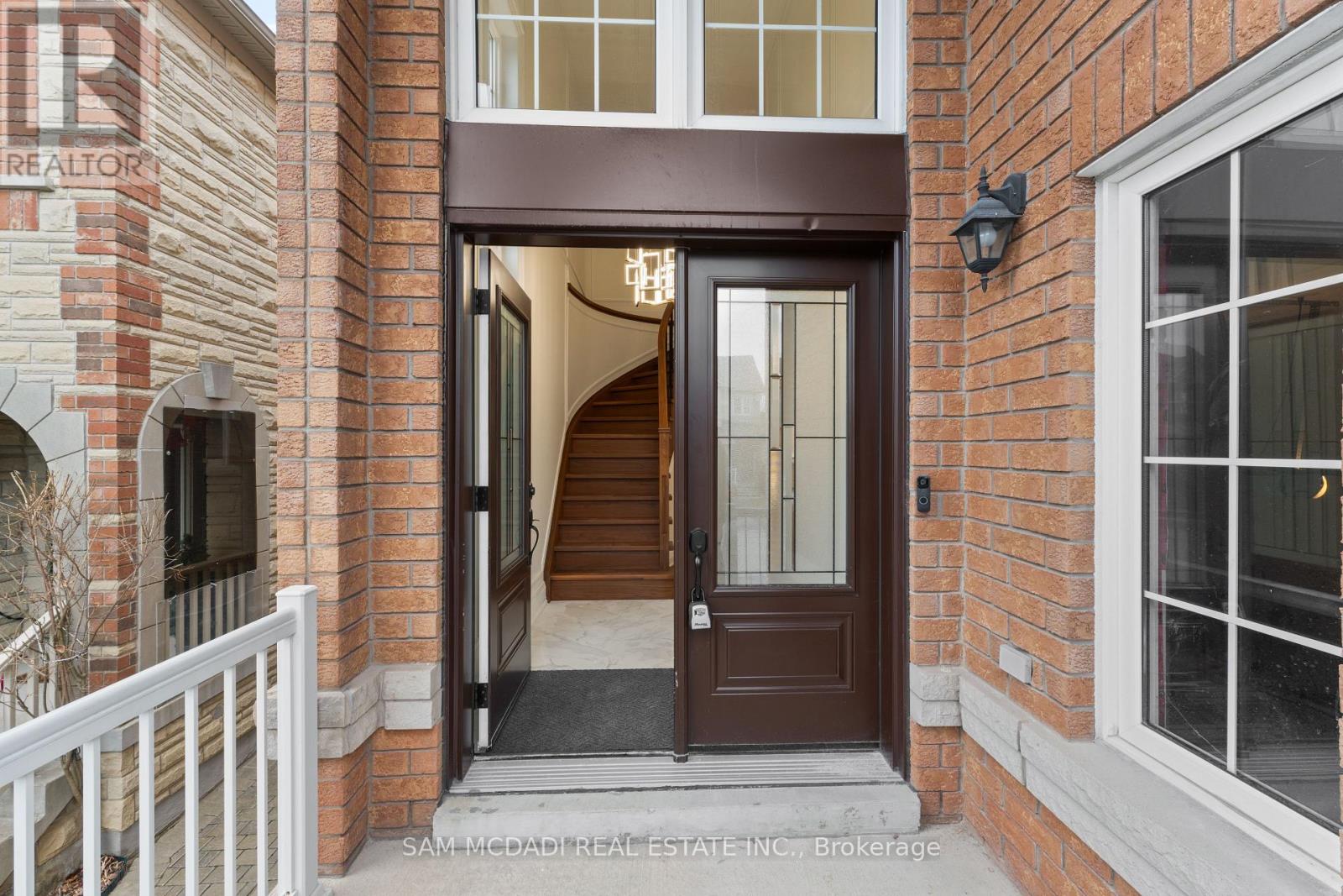 5180 Littlebend Drive, Mississauga, Ontario  L5M 8B6 - Photo 2 - W12691910