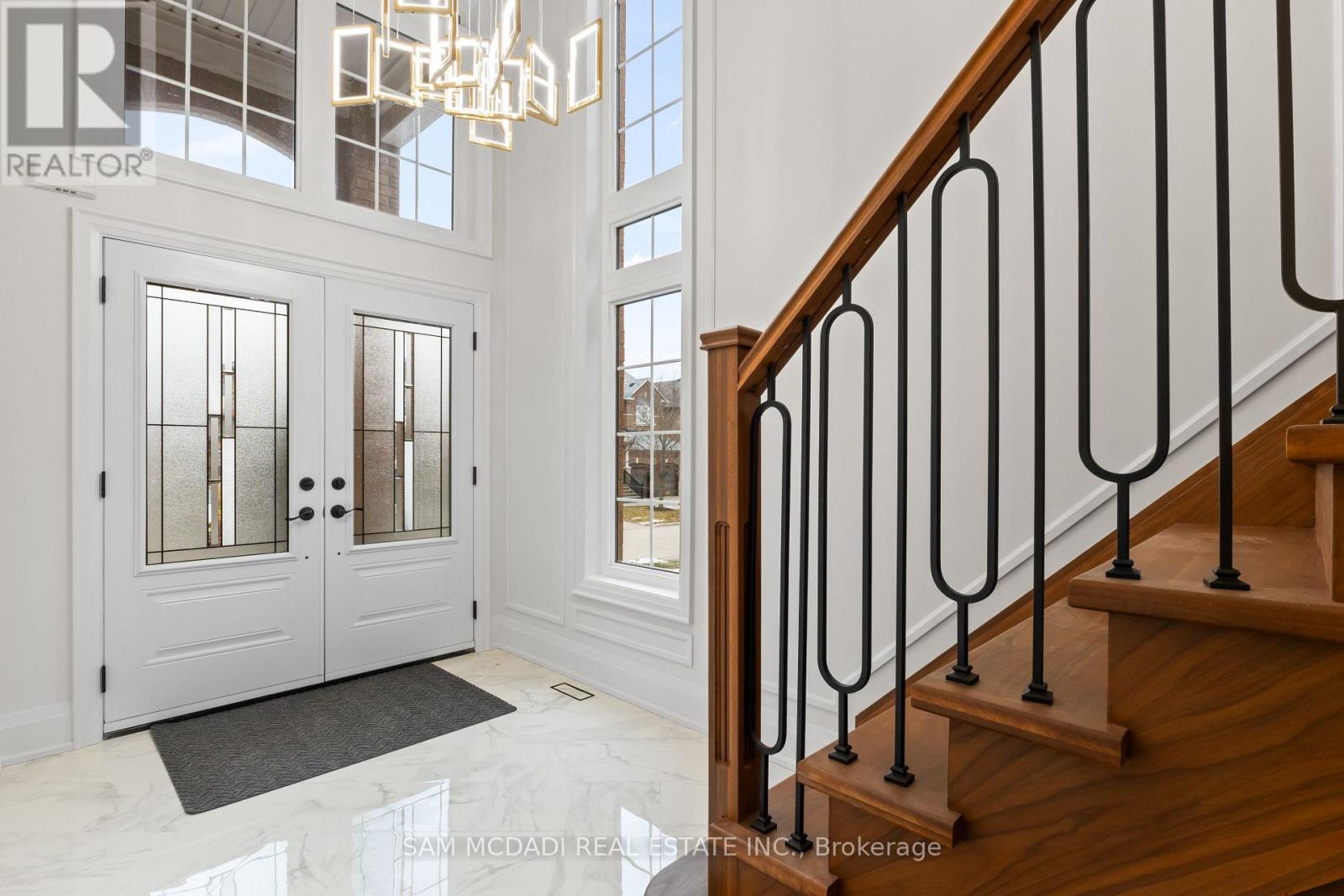 5180 Littlebend Drive, Mississauga, Ontario  L5M 8B6 - Photo 3 - W12691910