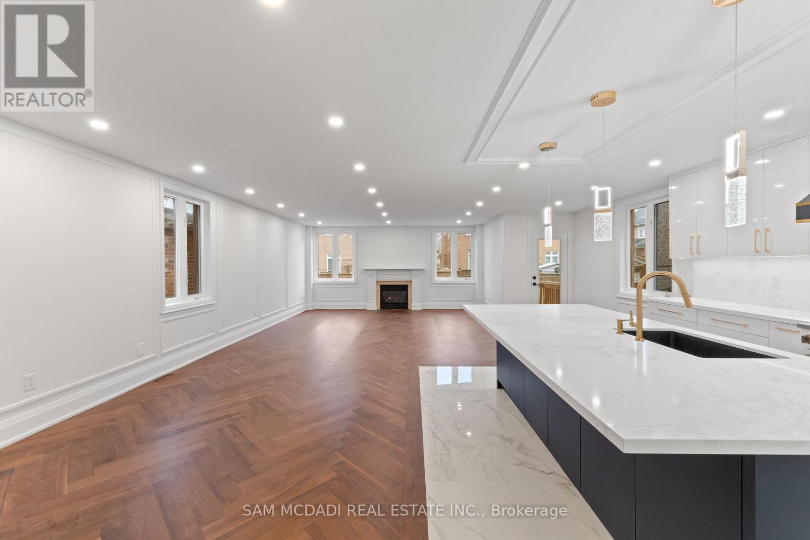 5180 Littlebend Drive, Mississauga, Ontario  L5M 8B6 - Photo 4 - W12691910