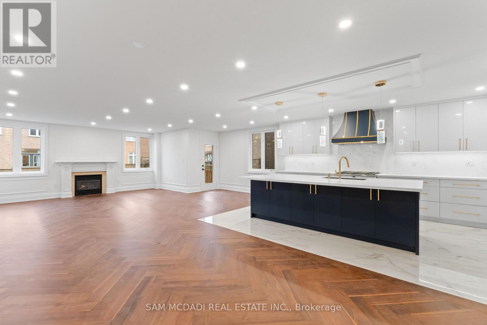 5180 Littlebend Drive, Mississauga, Ontario  L5M 8B6 - Photo 5 - W12691910