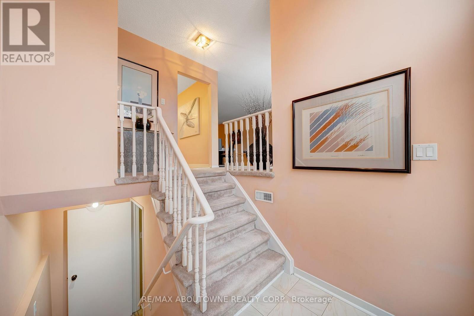 38 Philosopher's Trail, Brampton, Ontario  L6S 4C9 - Photo 2 - W12691926