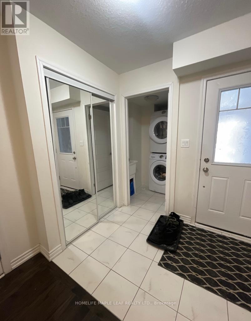 203 Lemieux Court, Milton, Ontario  L9E 1G1 - Photo 5 - W12691950