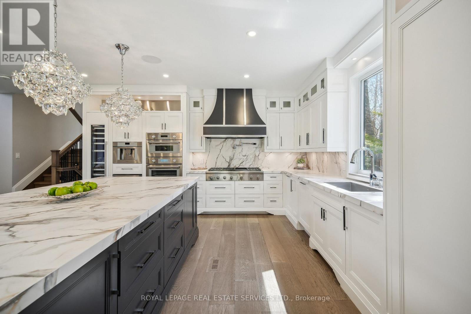 1489 Rogerswood Court, Mississauga, Ontario  L5J 1R7 - Photo 10 - W12691962