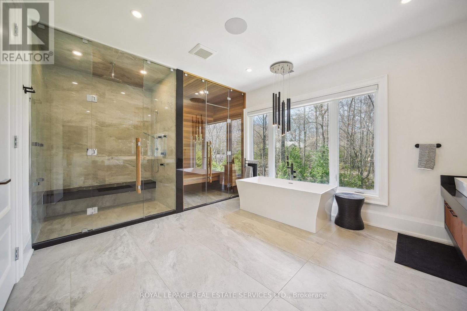 1489 Rogerswood Court, Mississauga, Ontario  L5J 1R7 - Photo 22 - W12691962