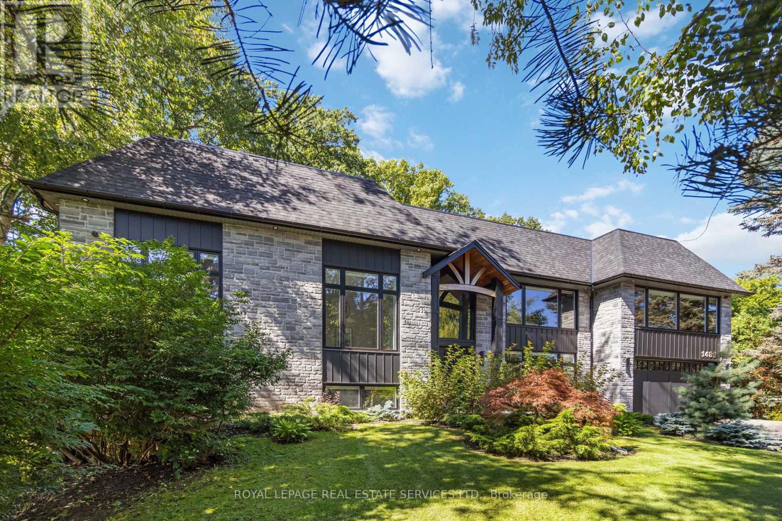 1489 Rogerswood Court, Mississauga, Ontario  L5J 1R7 - Photo 4 - W12691962