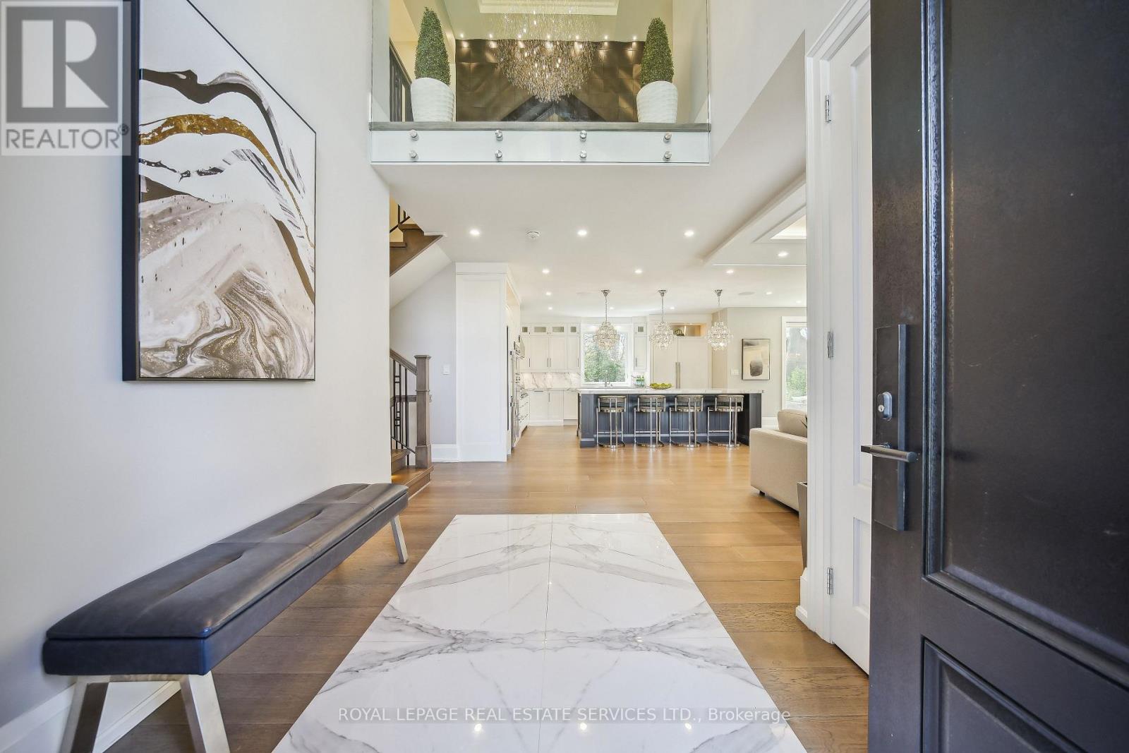 1489 Rogerswood Court, Mississauga, Ontario  L5J 1R7 - Photo 6 - W12691962